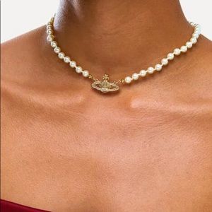 Vivienne Westwood Mini Bas Pearl necklace